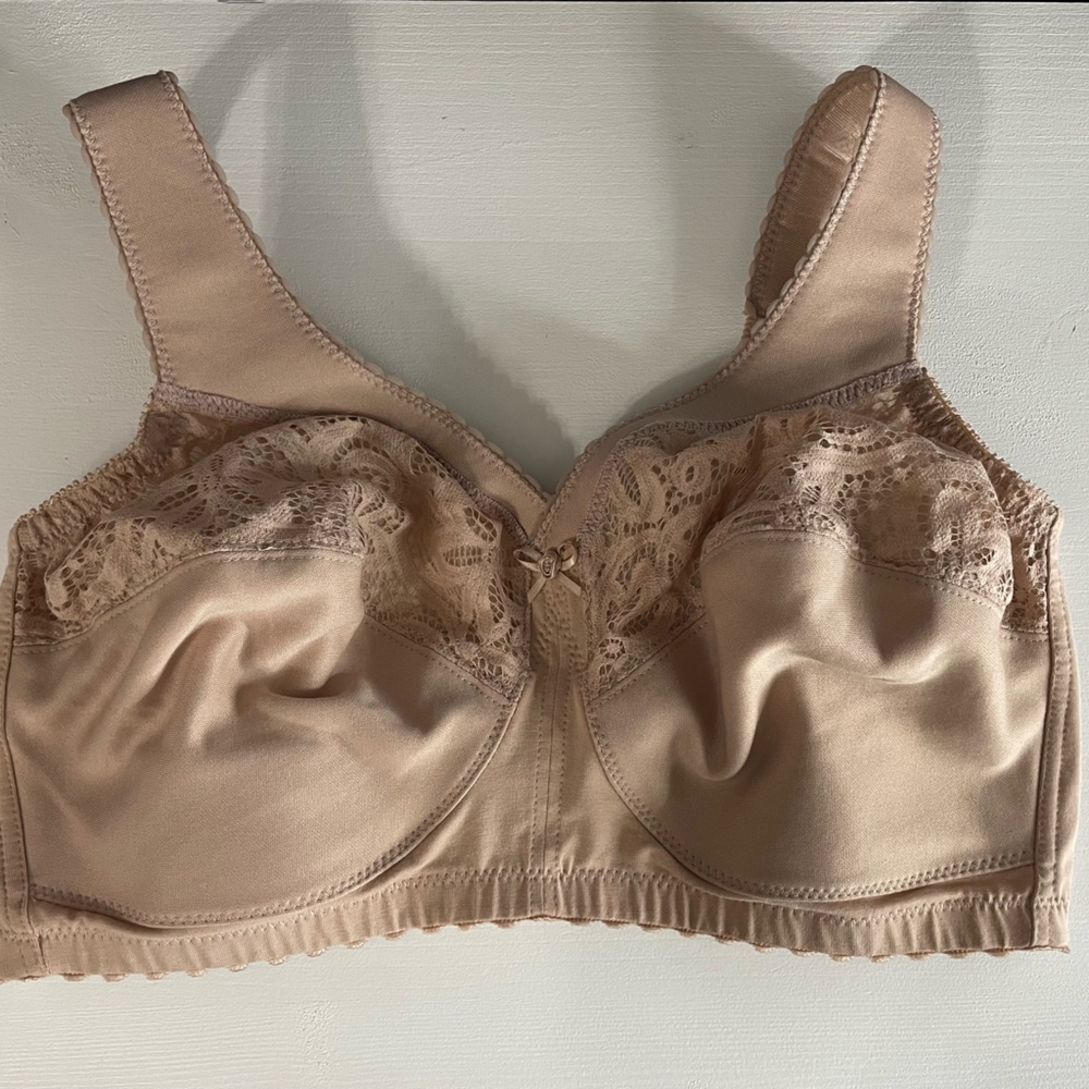 Glamorise Nude Satin and Lace Full-Coverage Bra (B)